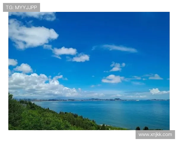 克莱分享海滩度假照感悟:海洋能治愈身心灵,带来宁静与力量 克莱分享海滩度假照感悟:海洋能治愈身心灵,带来宁静与力量