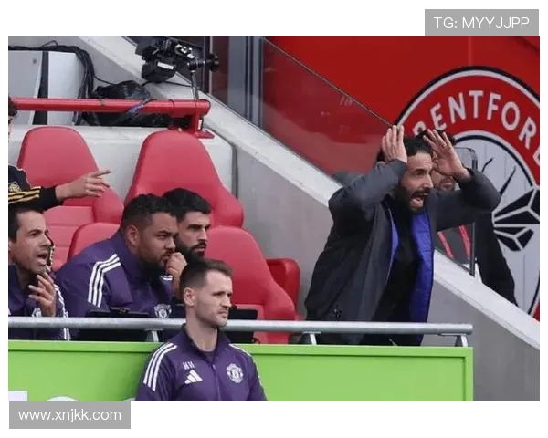 低估阿莫林战术安排 内维尔初见首发时疑虑重重